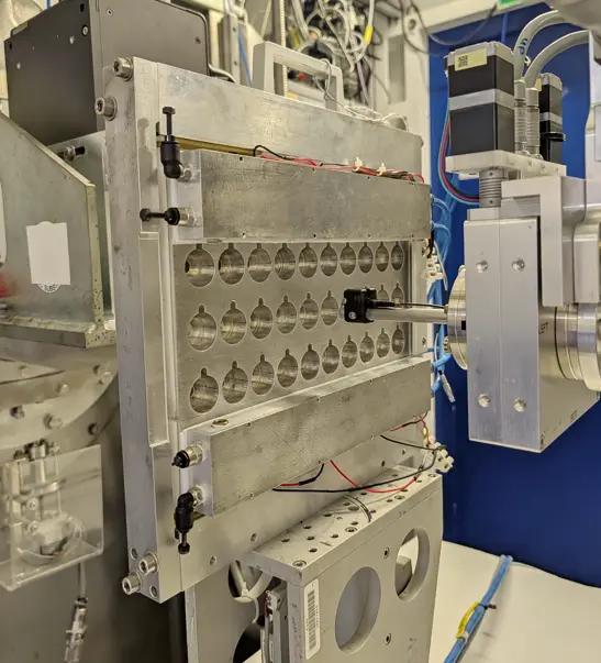 industrial-sample-changer-2.webp