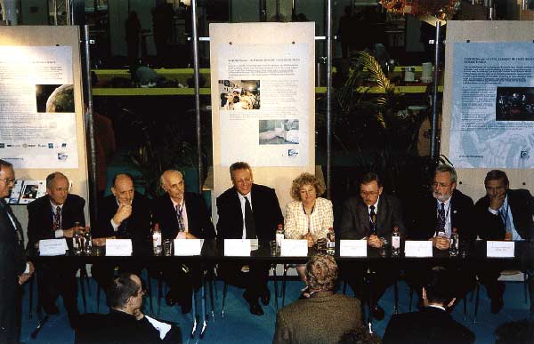 Signature of the EIROforum charter