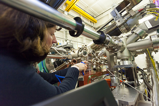 ESRF BEAMLINE ID03 + PIERRE JAYET-6low.jpg