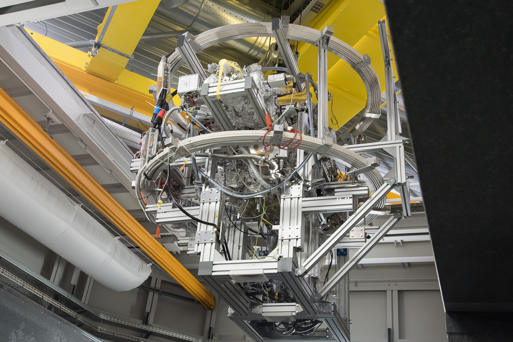 2018-04-27_DELIVERY VACUUM CHAMBER ON ID31-14.jpg (VACUUM CHAMBER ON ID31)