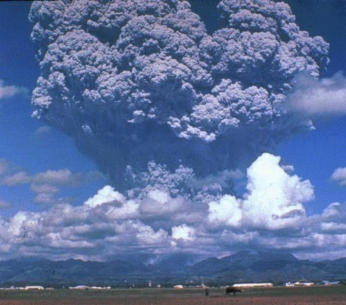 Pinatubo_ash_plume_910612.jpg